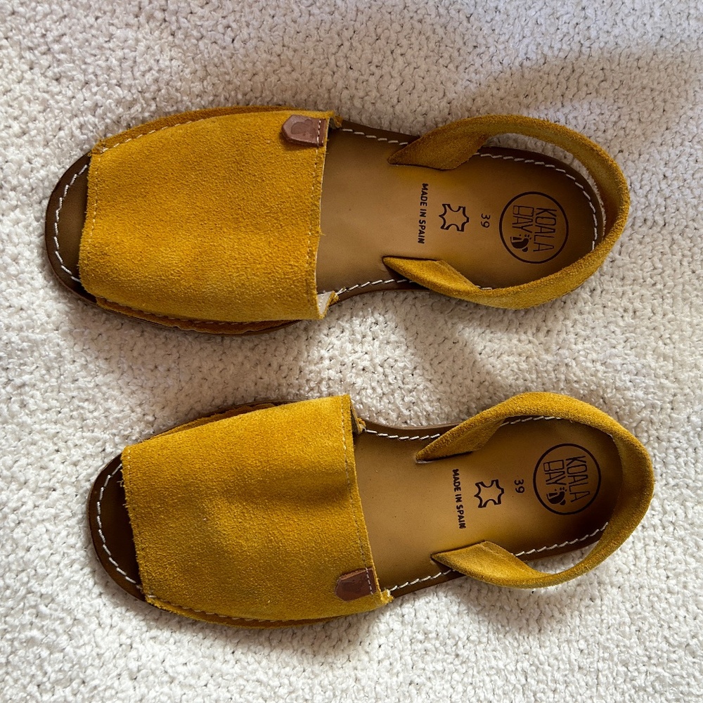 flat sandals